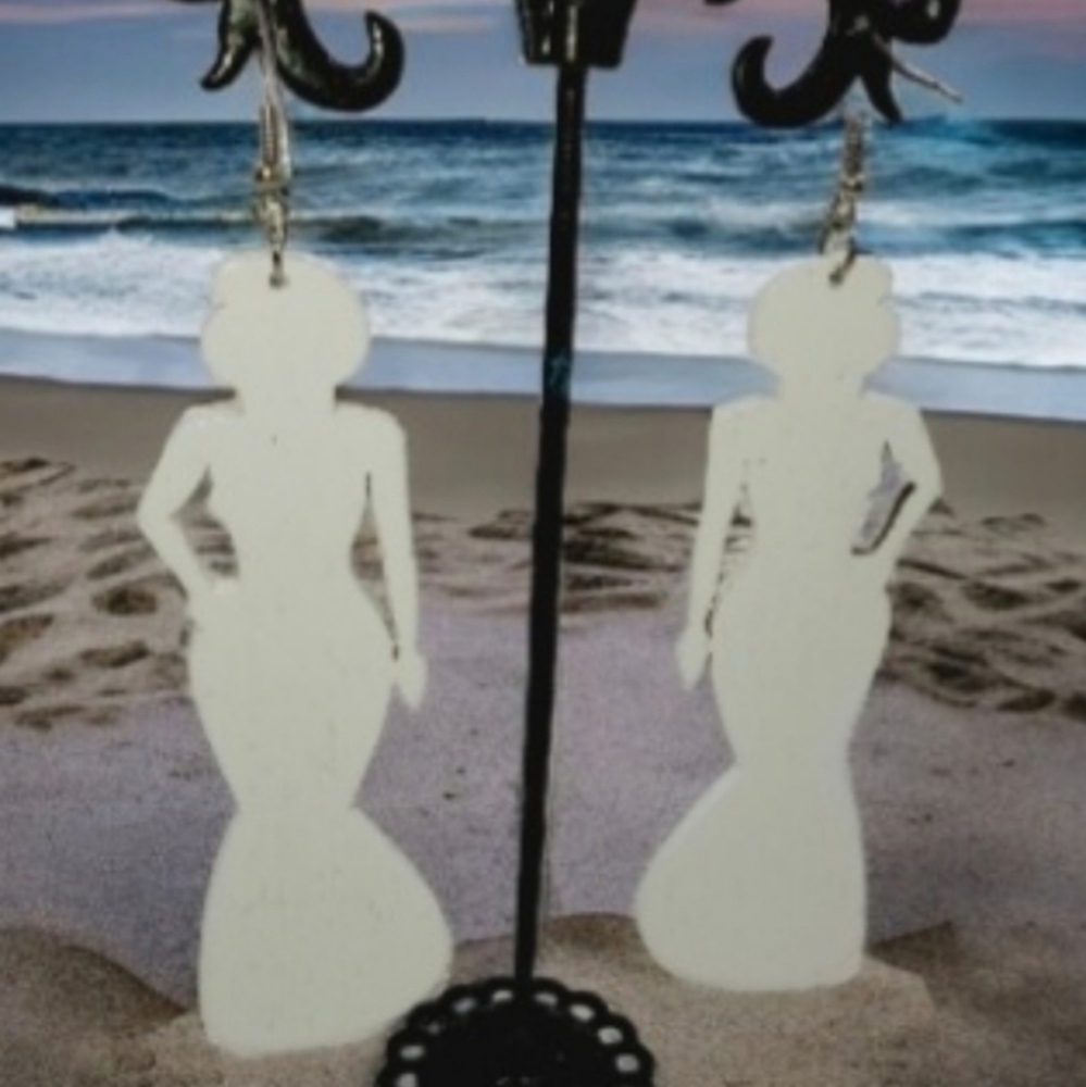 Long earrings with a woman's silhouette, cultural and full of. 9 cm - Picture 8 of 9